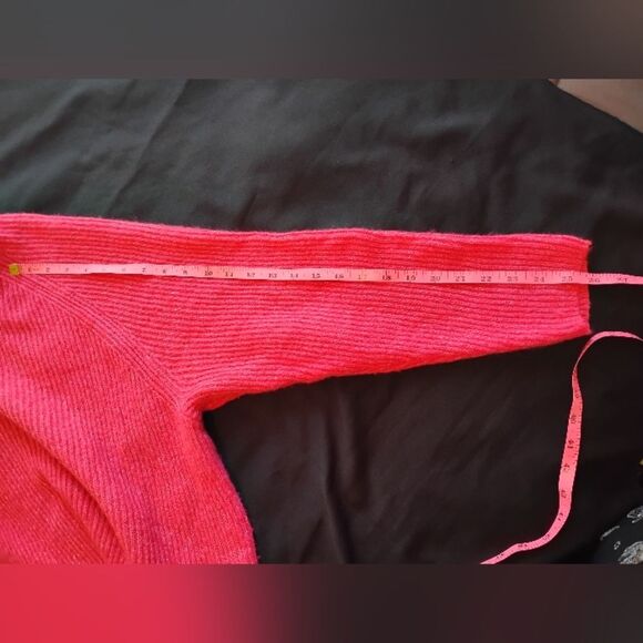 hot pink v neck sweater L - Picture 6 of 6